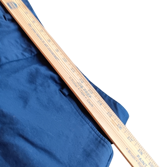 LANDS END WOMEN'S SIZE 10 BLUE BUTTON ZIP CLASP MID RISE SHORTS. - Picture 5 of 6